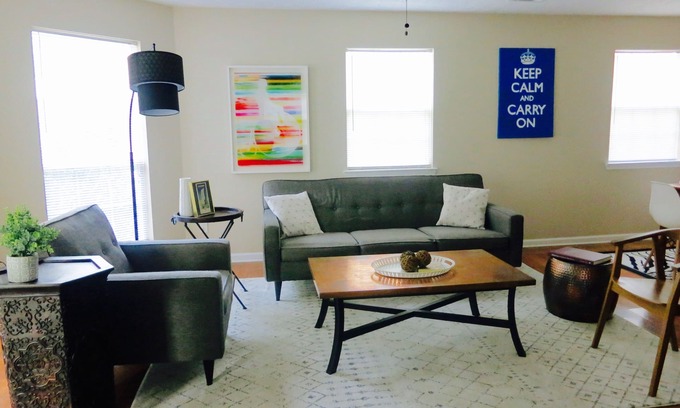 Edgewood Casa | Vive como un local en una casa privada de 3 recámaras. Fácil acceso a DT ATL en coche o tren.