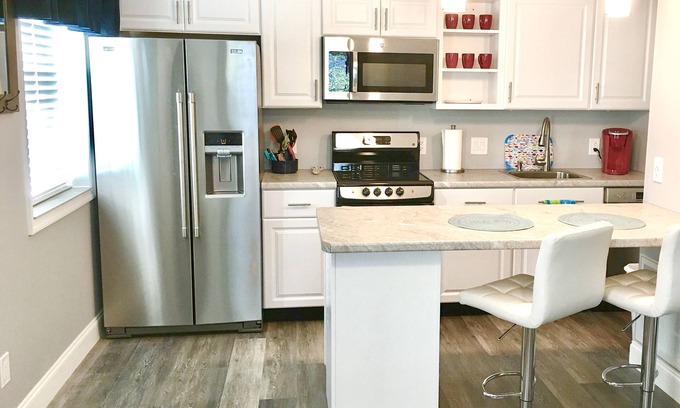 St. Pete Beach Cabaña | Live like a local :) 2 BLOCKS TO THE BEACH!