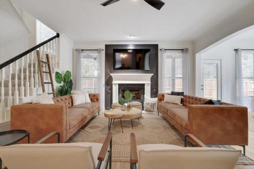 Highland Village Casa | Live Like Royalty - Highland Village 6BR Mansion