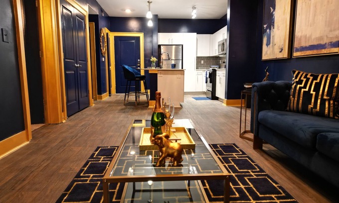 Morningside-Lenox Park Apartamento | Live Like ROYALTY in Buckhead This unique place has a style all of its own.