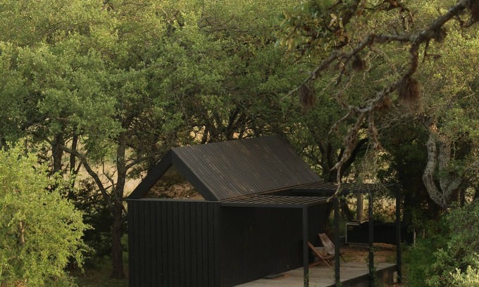 Round Mountain Cabina | Live Oak Cabin at NowHere