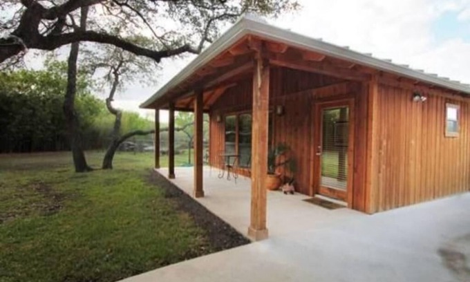 Uvalde Cama Y Desayuno | Live Oaks Bed and Breakfast