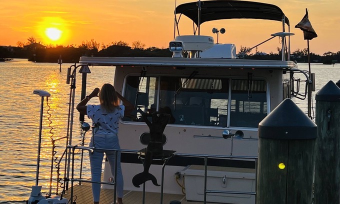 Osprey Alquiler De Eote | Live on the water in a Sarasota Houseboat in a beautiful setting.