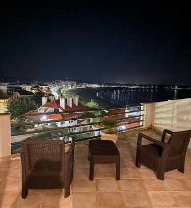 Sao Martinho do Porto Apartamento | Live the Beach Life, Duplex Apartment with Beach Views Just 3 Minutes from the Ocean