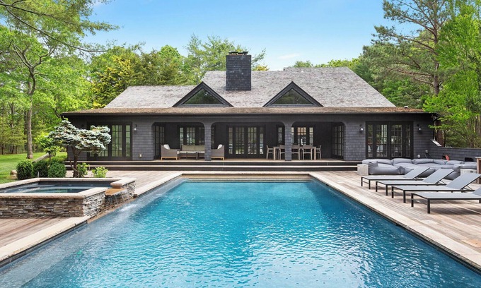 East Hampton Casa | Live the good life and escape out east to Sag Harbor/Wainscott!