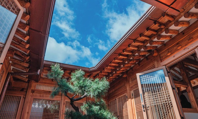 Gahoe-dong Casa | Live the hanok way — tradition reimagined with modern comfort in Bukchon.