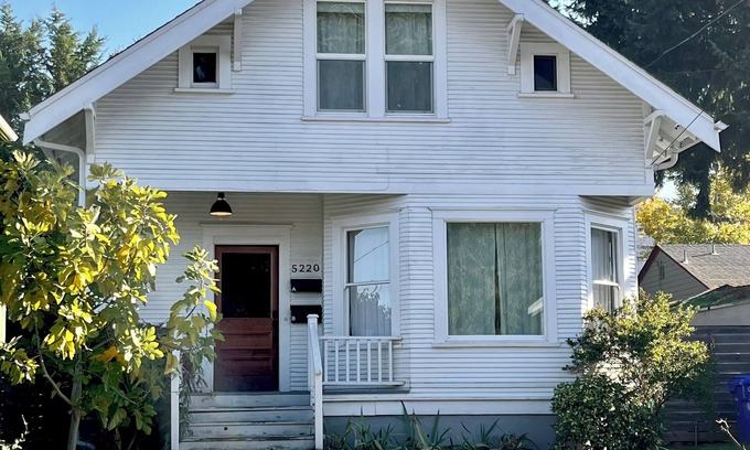 Alberta Arts District Casa | Live & Work in our historic Alberta Arts home.