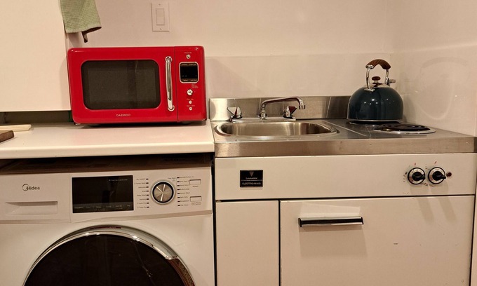 Riverdale Apartamento | Live work studio with kitchenette, ensuite, office, private