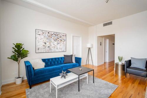 Avondale Apartamento | Lively 3BR Apt in Chicago - Milwaukee N3