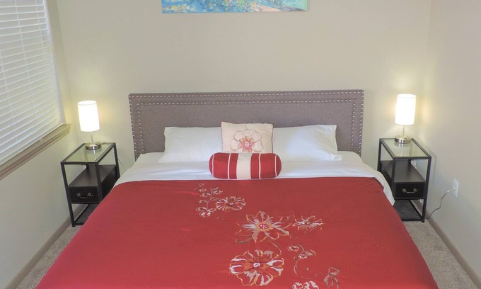 Grogan's Mill Apartamento | Lively and Exuberant Comfort Apartment in The Woodlands