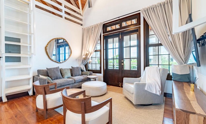 San Pedro Villa | Livengood Properties BZ+The PoolClub@Mahogany Bay!