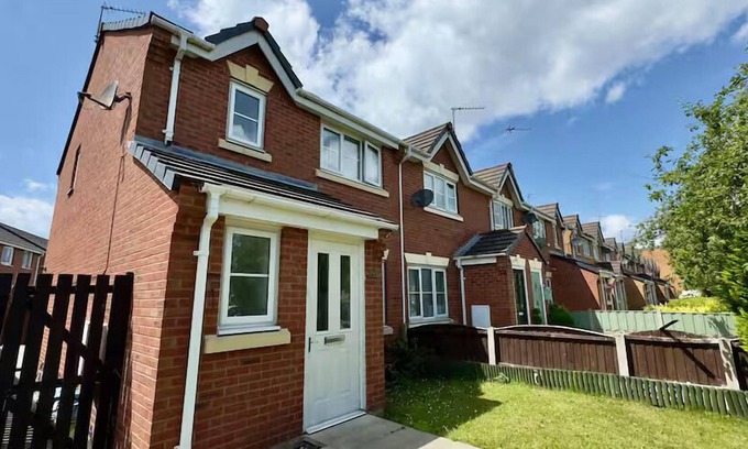 Hunts Cross Casa | Liverpool Home from Home| Sleeps 4, Free Parking | Pass the Keys