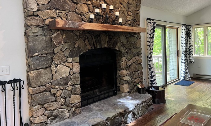Pedlars Edge Casa | Livin' On The Edge Cozy Mountain Home at Wintergreen Resort.