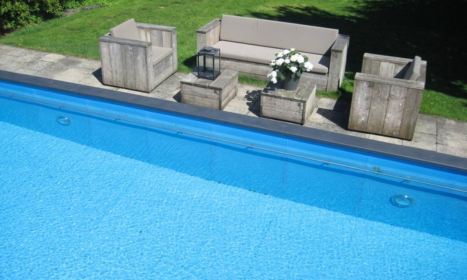 Brilon Apartamento | El vivir en una casa unifamiliar reformada a partir de 1907 con jardín y piscina