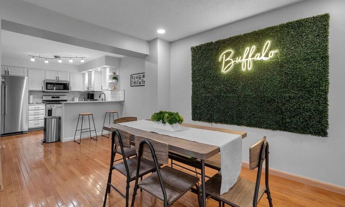 Willert Park Casa | Living Large Downtown