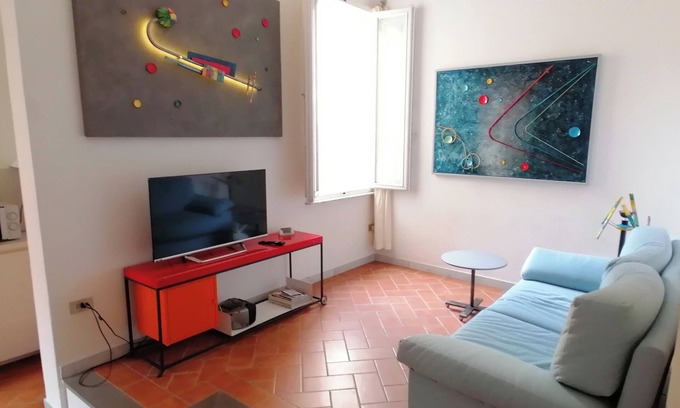 Piombino Apartamento | Living with the art of an art designer