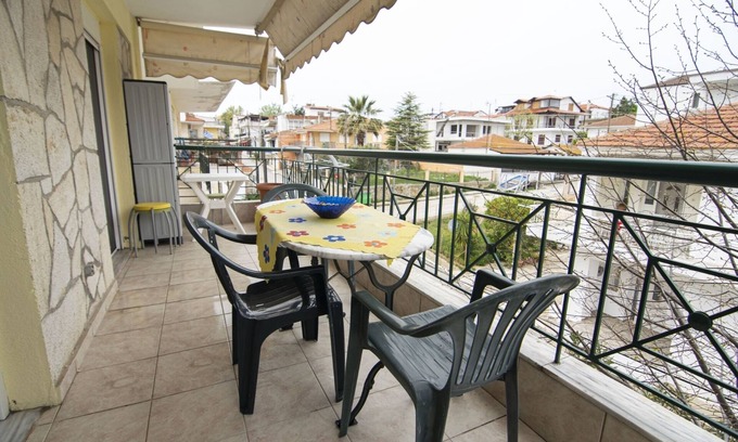 Nea Fokaia Apartamento | Liza Apartment by RentalsPro
