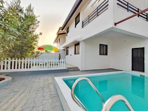 Malavli Villa | ll EMPYREAN STAY ll SUNFLOWER VILLA ll 3BHK ll AC ll PVT POOL ll FREE WIFI ll