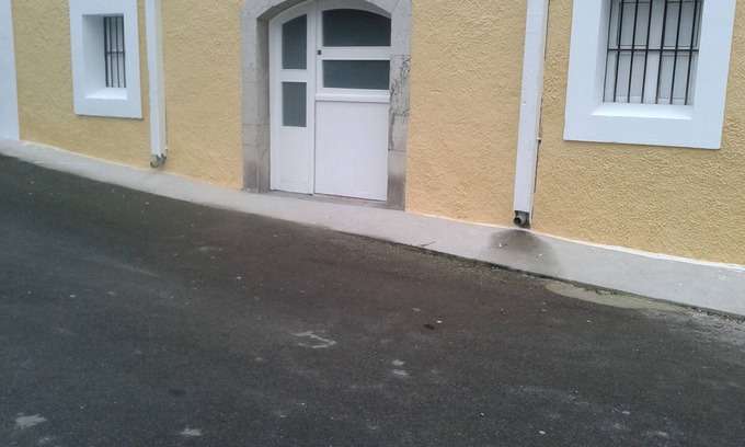 Porrua Apartamento | Llanes:Apartamento ideal para familias o grupos de amigos WIFI