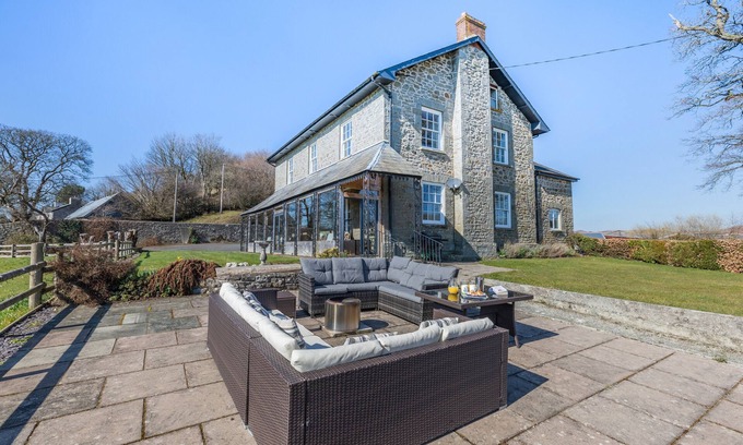Llandrindod Wells Casa | Llansantffraed House