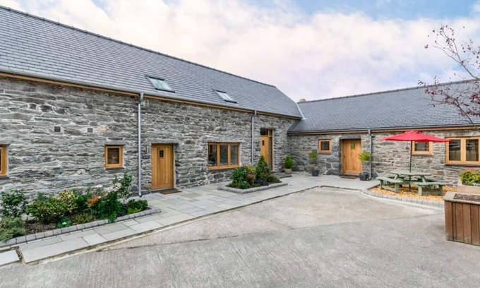 Llanycil Casa | Perfecto para reuniones familiares y grupales en el Parque Nacional Snowdonia. Esta bellamente renovado co
