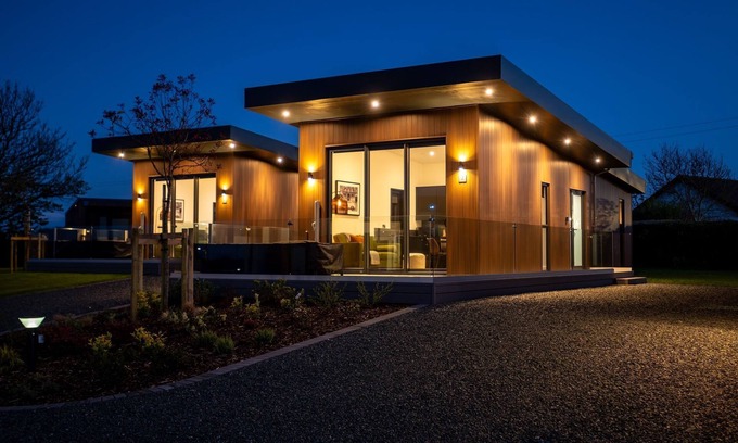 Llangefni Cabaña | Lligwy Lodge - sleeps 4 guests in 1 bedroom