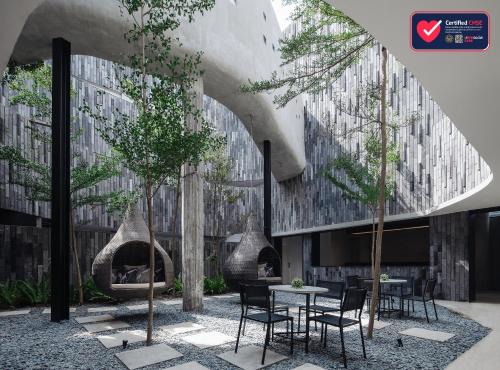 Seminyak Hotel | Lloyd's Inn Bali