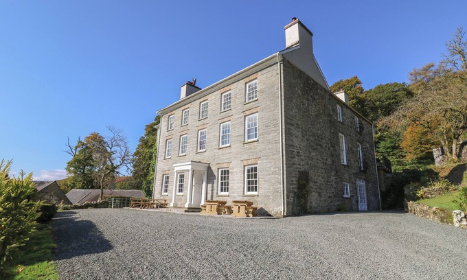Llanwrtyd Wells Cabaña | LLWYNDERW HALL, pet friendly, with open fire in Llanwrtyd Wells