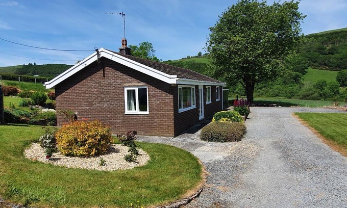 Capel Bangor Casa | Llwynon