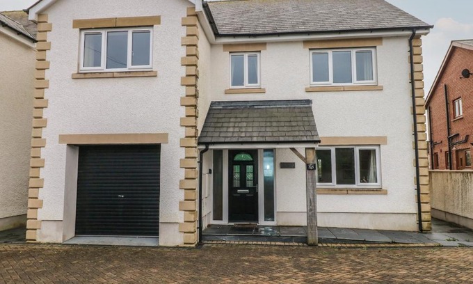 Burry Port Casa | Llygad Y Lleuad Moon