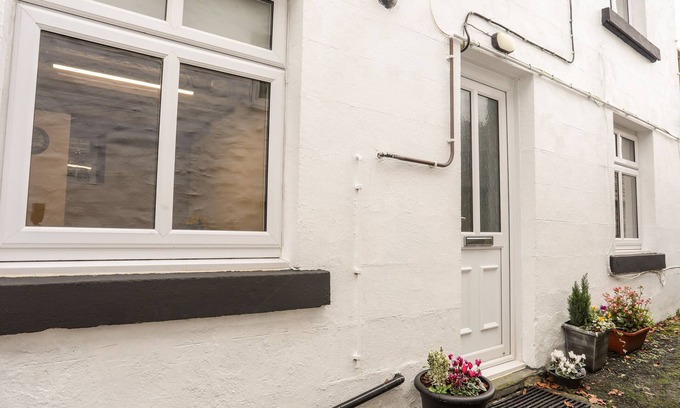 Llandderfel Cabaña | LLYS MAIR, romantic, character holiday cottage in Bala