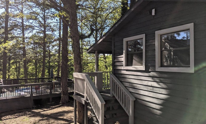 Eureka Springs Cabina | Loblolly Pines Adventure Camp -Camphouse