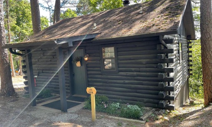 Eureka Springs Casa | Loblolly Pines Adventure Log Cabin