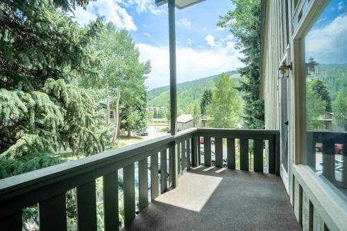 Vail Apartamento | Local's Condo in Vail Steps from Ski Shuttle