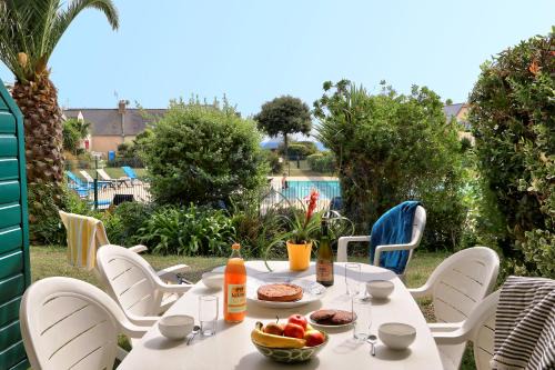 Guilvinec Apartamento | LocaLise - A06 - Entièrement de plain-pied avec petite vue mer - Donnant sur la piscine et le jardin - wifi inclus - draps inclus -