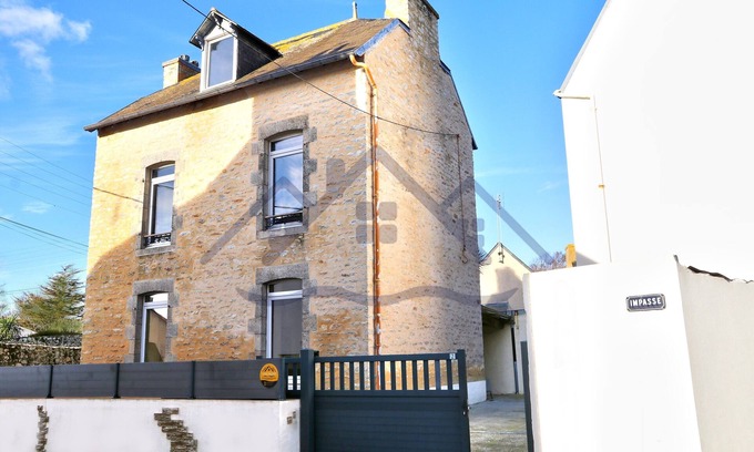 Finistere Casa | Localise - La Maison Bleue Avec Extérieur Entièrement Clos