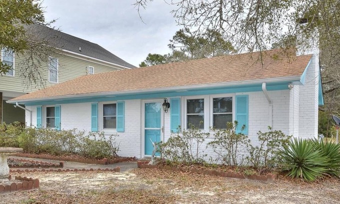 Tranquil Harbour Casa | Located 300 yards to the BEACH-Less than a 6 minute walk-3BR/1.5BA-Sleeps5
