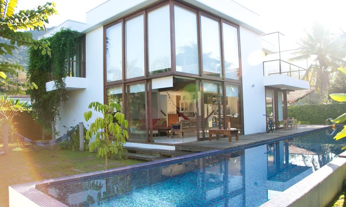 Itamambuca Casa | 60m Situado en el mar. Piscina w / 20m racha. Techo alto, Sky TV - Wi-Fi