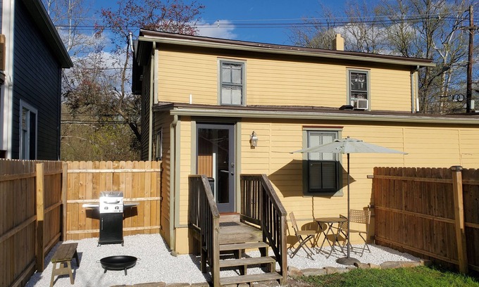 Baptistown Casa | Located a block from the river, Art Yard and walking distance to shops.