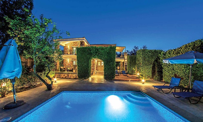 Drosia Casa | Located a short walk from the traditional unspoilt village of Beloussi, Stavli is an attractively re