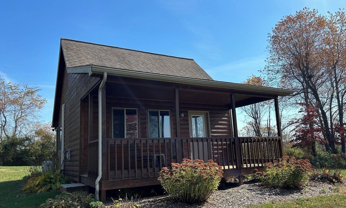 New Marshfield Cabina | Situado en las estribaciones de la Hocking Hills