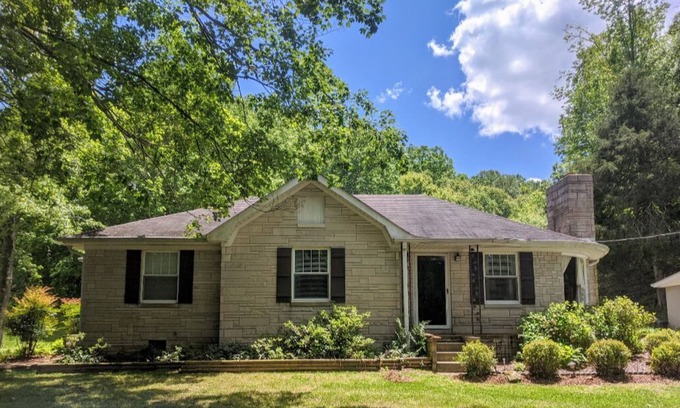 Iron City Casa | Located directly on Stults Branch and 6 miles from Shoal Creek. Relax here!