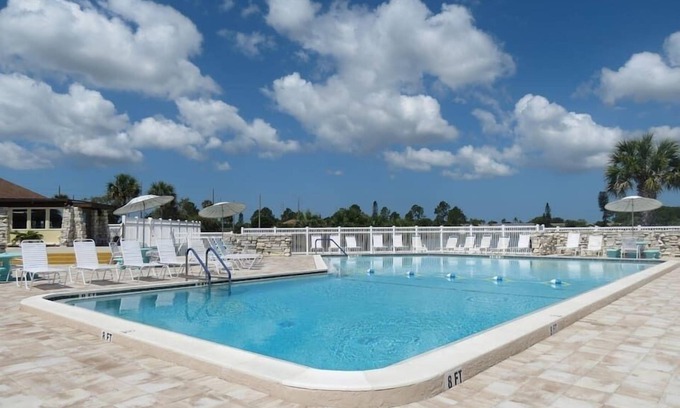 Gardens of Gulf Cove Casa | 3 dormitorios-piscina comunitaria y tenis-corto en coche a la playa