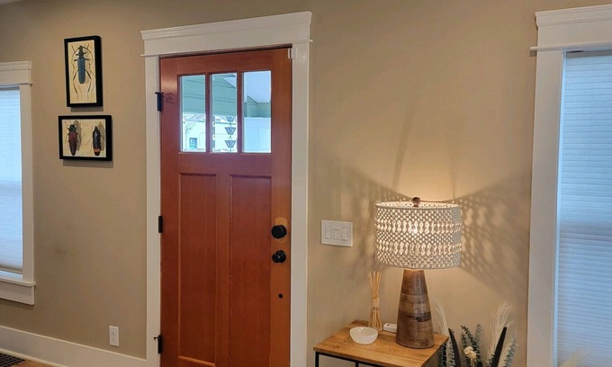 South Central Casa | Located in close proximity to Willamette University, 2 bedroom 2 bath.