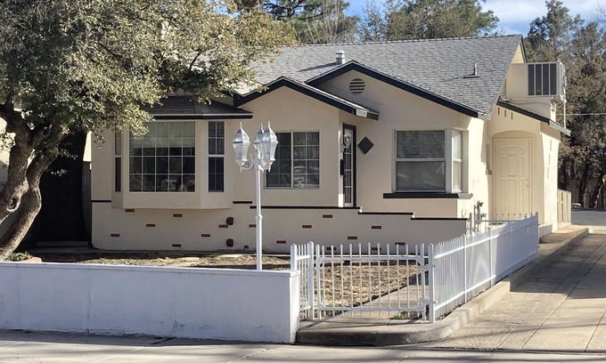 Prescott Casa | Located in Prescott’s Historic District. Walking distance to Whiskey Row.
