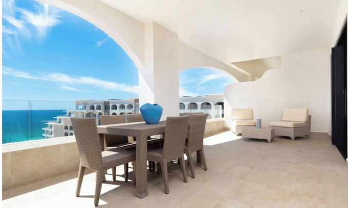 El Zacatal Complejo | Located in the corridor between cabo and San Jose