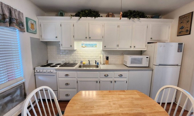 Stone Harbor Condominio | Located in the heart of Stone Harbor, you will find Courtyard Condominiums.