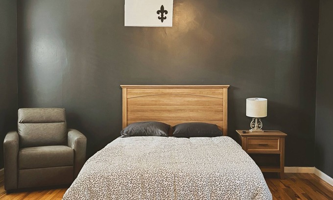 Soulard Apartamento | Located in the heart of Soulard, walking distance from many attractions.