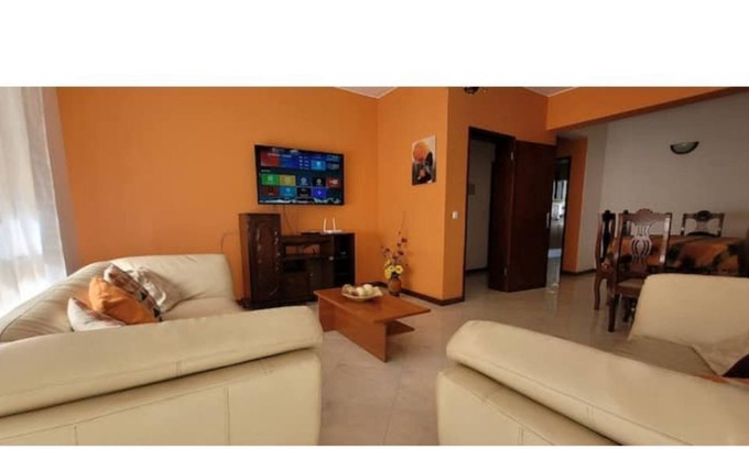 Praia Condominio | Located in the 🖤 of the city w/ AC + free parking
