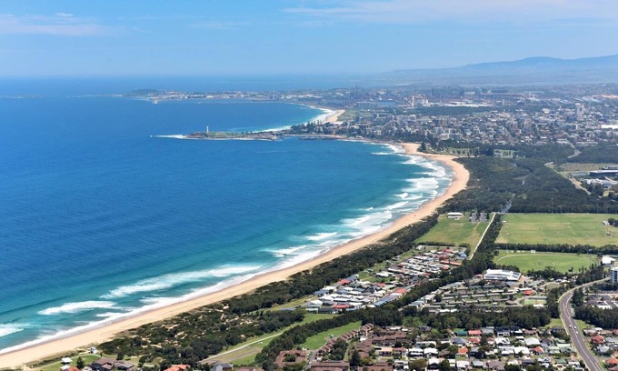 Fairy Meadow Cabaña | Located just a 5 min drive north of Wollongong & 2 minute stroll surf beach